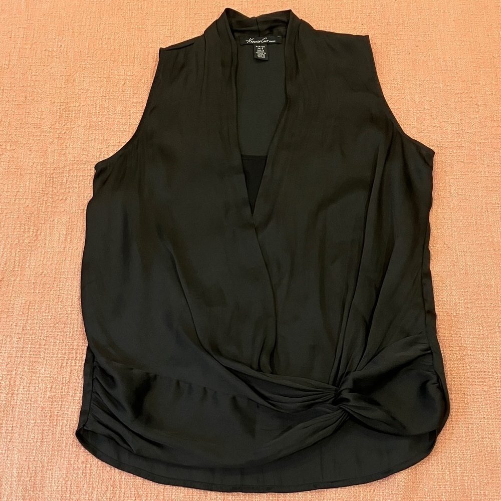 Kenneth Cole New York Black Twist Front drapping Blouse size medium wm’s